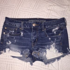 ☘️American Eagle jean shorts size 6. D-11
